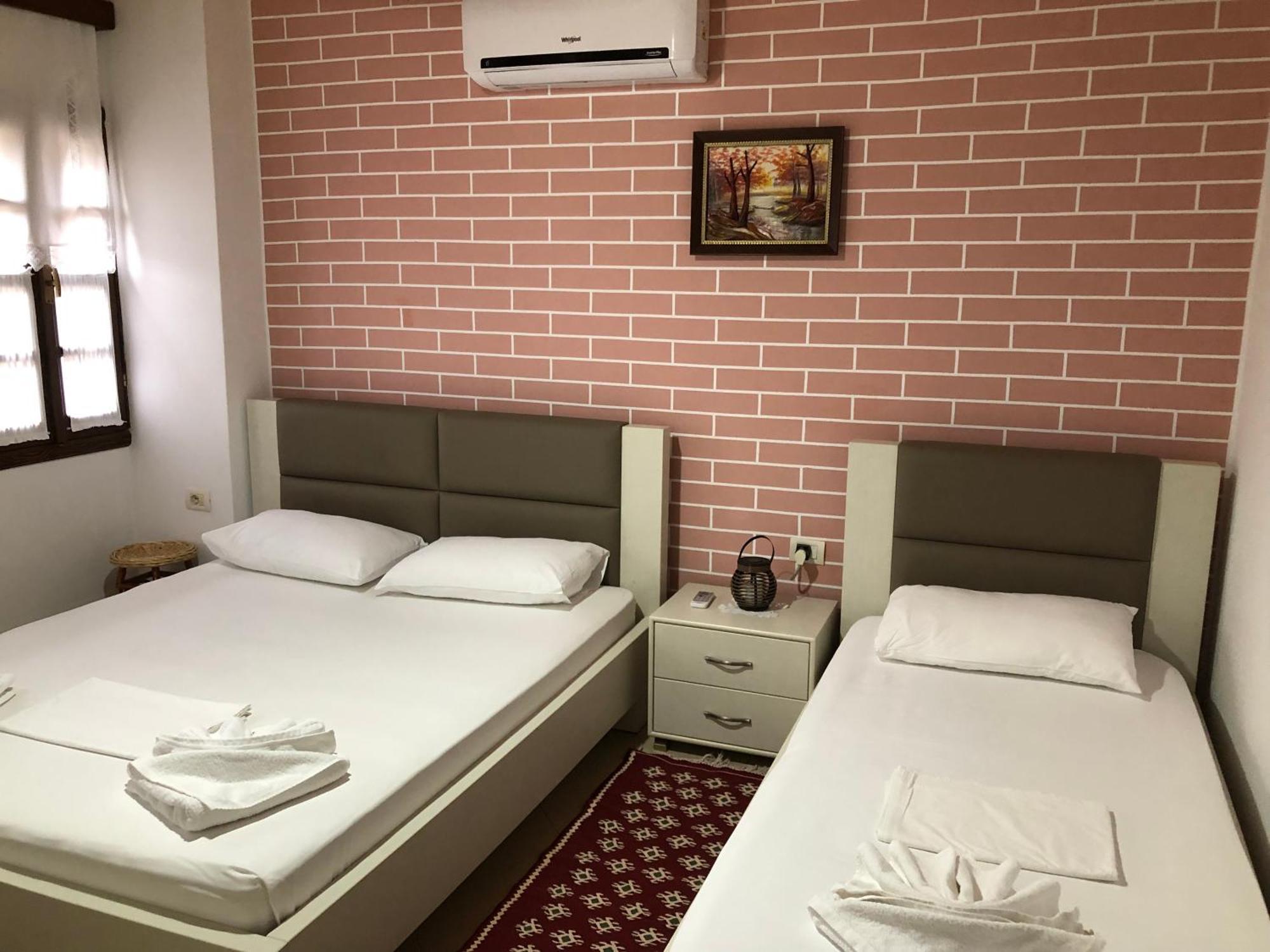 Dhimitri'S Guest House Берат Экстерьер фото