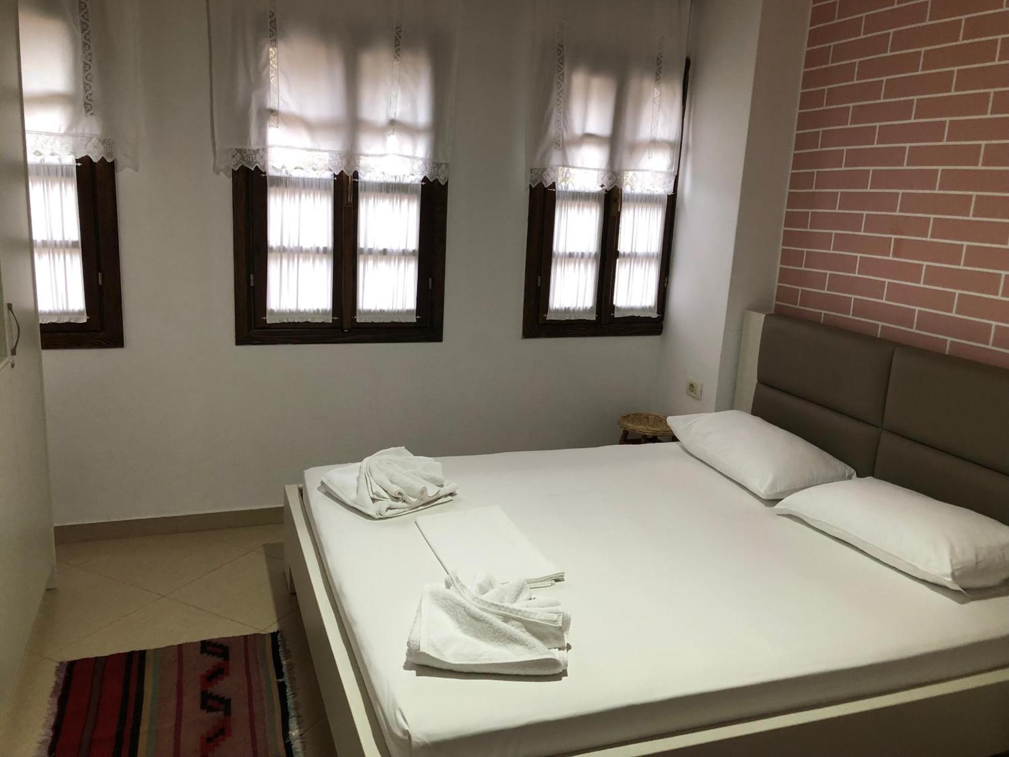Dhimitri'S Guest House Берат Экстерьер фото